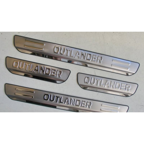 Накладки на пороги Mitsubishi Outlander 2016